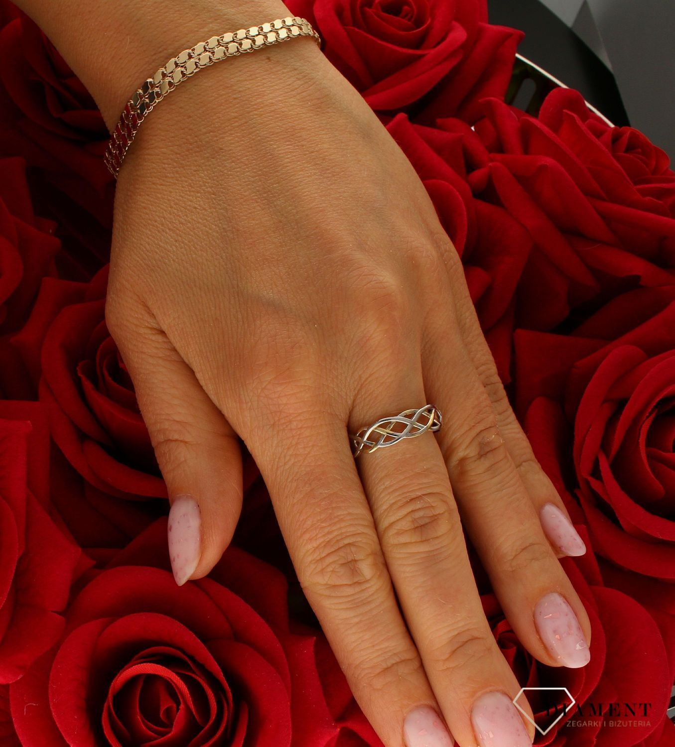 Złoty pierścionek damski przeplatany z białym złotem 375 rozmiar 21 375 PI 4356 375. Pierścionki złote na prezent. Pomysł na pre.jpg